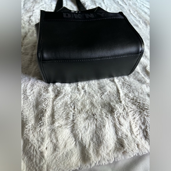 DKNY Mini Tote crossbody bag - Picture 6 of 7